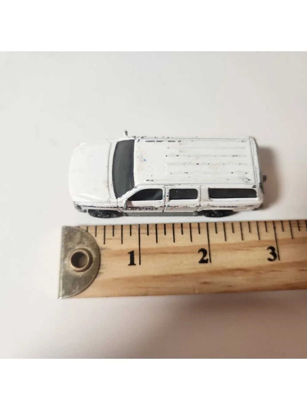 Matchbox 1999 Chevrolet‎ Suburban NYPD Police White Diecast Car 1:75